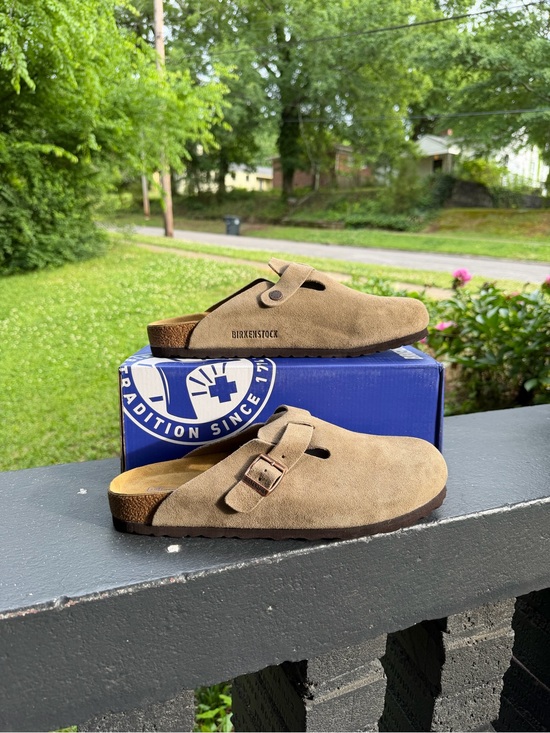 Birkenstock Men\'s Boston Suede Clog in Taupe